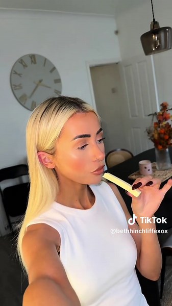 WIEIAD😛 Anyone else eat cheese strings like that?😂