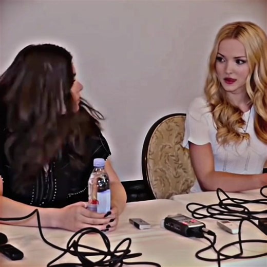 Hailee Steinfeld and Dove Cameron's Sweet Interaction