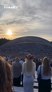 🇱🇻 Gaismu sauca, Gaisma ausa! Augšām ceļas Gaismas pils! Ar dziesmu “Gaismas pils” noslēdzies XIII Latvijas Skolu jaunatnes dziesmu un deju svētku noslēguma koncerts “TE-AUST”! | TVNET