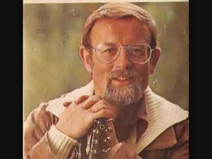 Roger Whittaker : The Rising Of The Lark (whistling)