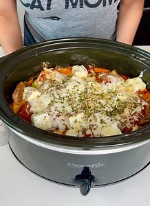 husband's favorite crockpot dinner! simple ravioli and sausage in the crockpot! | Kristin's Friends