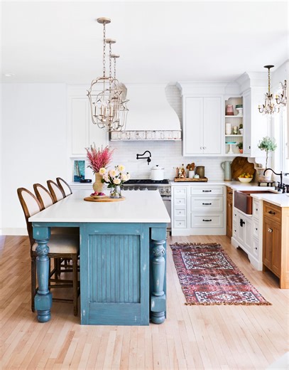 8 Eye-Catching Kitchen Island Decor Ideas