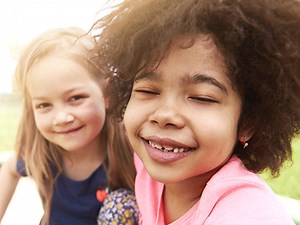 Photoshop Elementsの新機能は｢閉じた目を開く｣。人工知能の成果がジワジワと出てきてます