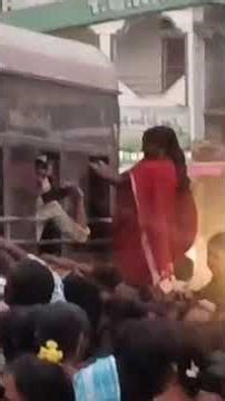 బస్సులో సీటు కోసం మహిళల ఇక్కట్లు... తాండూర్ బస్ స్టేషన్ లో