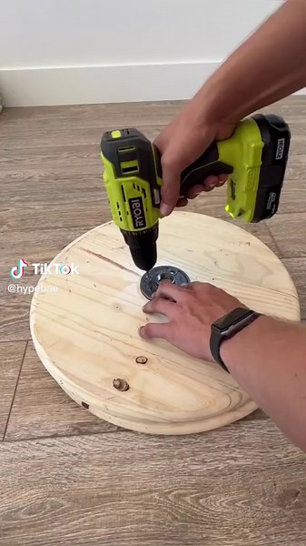 Custom Clothing Rack Tutorial and DIY Ideas