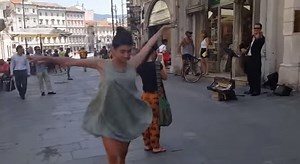 Ballerina palestinese danza filmata dal papà, il video diventa virale