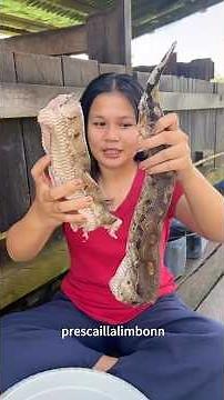 Making snake oil😳 #foryou #cooking #fyp #kalimantan #dailyvlog #viral #foryou