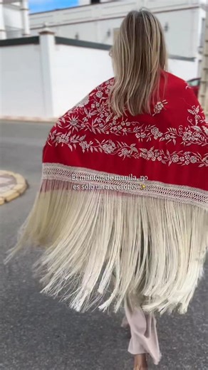 Es una historia contada en seda.. 🍃🔐🪡🧵 | Tocados & Complementos AGUAS