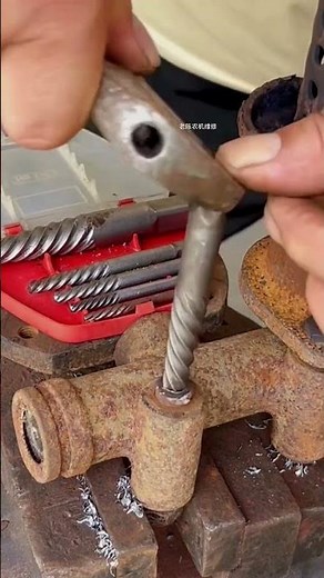 Screw Extractor Bolt Extractors spiral-fluted tools grip remove damaged or broken screws and bolts