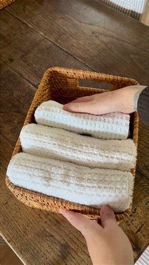 How to Organize Your Linen Closet Like a Pro ✨ ‪@natalieapaquin‬