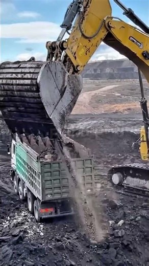 Satisfying Coal Loading with CAT 6015B! 🔊