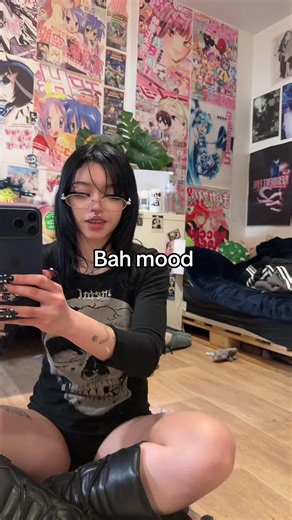 Exploring Humorous Moments in Parisian Fashion