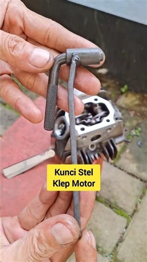 How to Use a Motorcycle Valve Adjustment Wrench