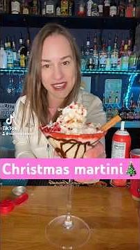 Christmas martini recipe! Drinks that taste like Christmas! #christmasdrinks #bartender