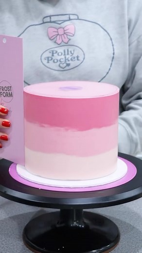 Frost Form® on Instagram: "Yes! Flexi Frost Flexible Frosting Plates can be used with Buttercream! Here we are using SMBC 🤗 We recommend SMBC, ABC, Cake Cream Mix, Mock SMBC, or Ganache! (Whipped Cream & Russian don’t set properly) Order Flexi Frost & our Metal Scrapers worldwide from frostform.com to make your cake decorating easier! 💕"