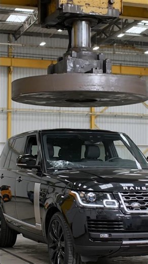 Hydraulic Pressure vs Range Rover! 😳 #HydraulicPress #rangerover #satisfyingvideo #asmr #shorts
