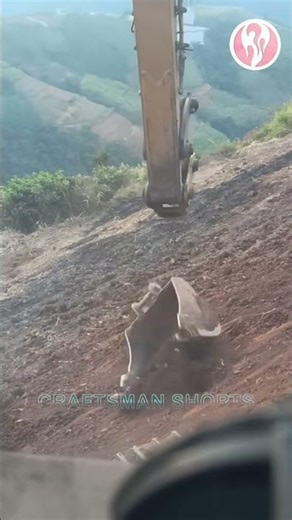 Excavator | The bucket of this excavator fell off during operation.