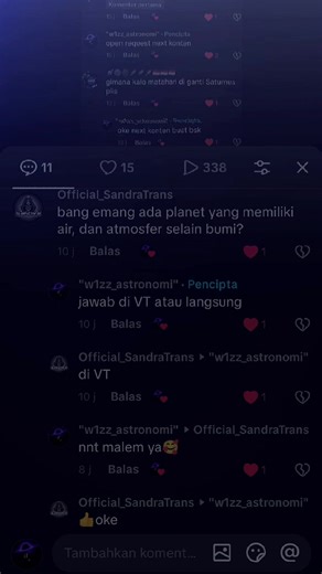 penjelasan 👇👇👇 K2-18b adalah sebuah eksoplanet (planet di luar tata surya kita) yang menarik perhatian besar ilmuwan karena potensinya sebagai
