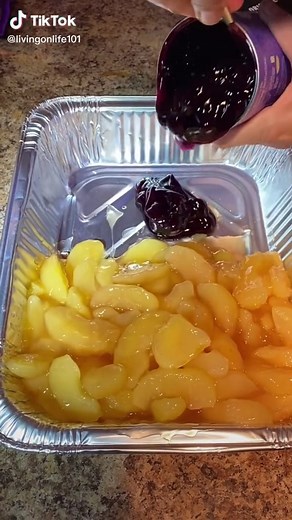 Delicious Apple Blueberry Dump Cake Recipe
