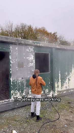 Professional Idiots on Instagram: "Jetwashing the inside of an old smokers bar! 20 years of cigarette smoke build up on the ceiling 🤢 we also Jetwashed off the chipped paint on the outside, in the hope of being able to paint the shell of the container, turns out, it’s such bad condition… we need to cladd the whole thing!! Thank you @jbwjetwashing for helping out!!! #jetwashing #satisfying #tinyhome #conversion"