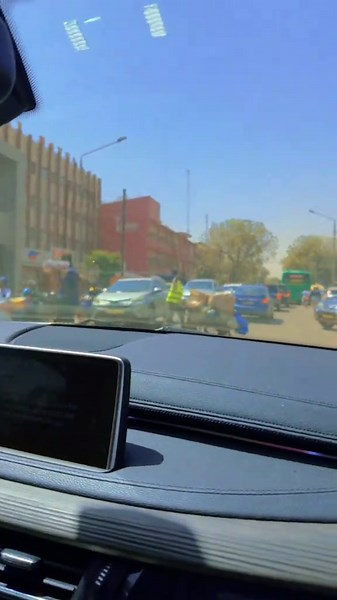 Vidéos de Divine🇧🇫Congo🇬🇭la poutine (@divinecongolapoutine1) avec son original - nassirou🤗🤗 🤫🤫