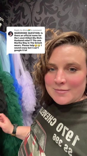 Replying to @Alicia🏳️‍🌈 yeassssss!!! Look up long tuelle dressing gowns or dressing robes. You can also find them at local shops occasionally or if you really want to splurge you can go to Etsy!! They come in a million fabrics colors sizes and styles. I prefer the ones without the feathers because they shed so much! Hope this helps! #raleighnc #katelynscott #raleighboudoir #thenoodtroop