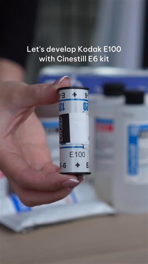 Slide film on medium format is something truly special — the richness of color, the depth, and the incredible detail you can almost feel. And the best part? You can develop it yourself at home. �Today we’re taking you through the full Cinestill E6 process step by step: 1. Preheat – 2:00 minutes 2. Developer – 6:00 minutes at 40°C 3. Rinse – 1:00 minute 4. Color Developer – 6:00 minutes at 40°C 5. Rinse – 1:00 minute 6. Blix – 6:00 minutes at 40°C 7. Final rinse – 8:00 minutes A simple workflow, 