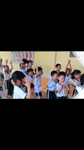  Outdoor Fun Time!  Today, the teacher led the children outside for some movement and mini games!魯‍♀️ With running,⛹️‍♀️ jumping, and playful activities, the kids enjoyed fresh air, built coordination, and learned teamwork. Smiles, sunshine, 殺and active fun — growing happily together! ✨ #OutdoorActivities #WeeklyPE #preschool  #student #children #kids #kindergarten #mummydaddy | Treewiz Preschool Puchong Wawasan | Facebook