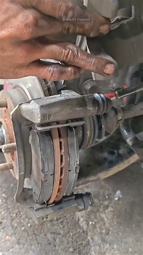 How to Quickly Install Front Disc Brake Pads#DIY#Toyota1NR#automotive