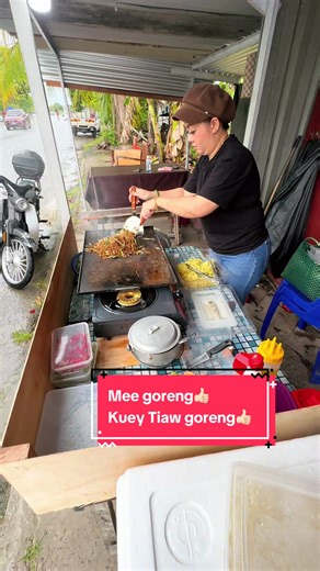 Ada goreng2 mee,ada ikan bakar sambal👍🏻😋 #gorengan #meegoreng #sedap