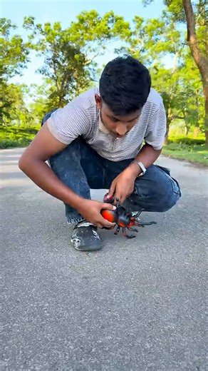 Snake R RC Spider _ Remote Control Snake (720P_60FPS) #toys #cars #tranding #trendingreals #trendingvideo #toy #monstercar #kids #car #thar #spider | lavel.crack