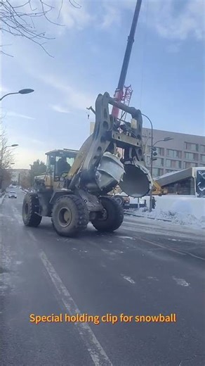 Special holding clip for snowball#constructionmachinery #excavator