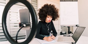 These 12 Ring Lights Will Up Your Selfie Game
