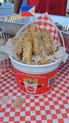 Sunny InVegas on Instagram: "How to make Turon! Have you had @lumpiabucket ⁉️ You will find them at your local food festivals in NV & TX. Chef Paul is taking his Filipino 🇵🇭 inspired Lumpia and putting a little twist to it, and it's a MUST TRY‼️ #iykyk . If you don't, NOW YOU'LL KNOW‼️ If you haven't been yet, make sure to go check them out and 》LET THEM KNOW SUNNY 🌞 (@alwayssunnyinvegas) SENT YOU《 Thank me later 🌞 😁. FOLLOW》@lumpiabucket FOLLOW》@lumpiabucket FOLLOW》@lumpiabucket • • • • • 