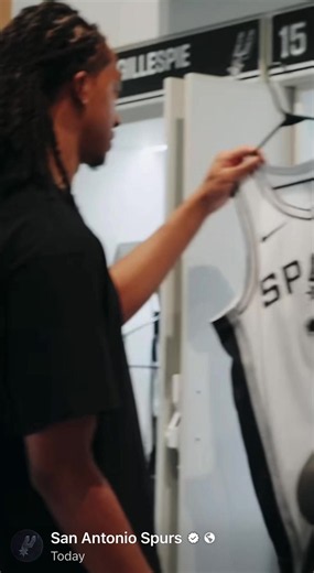 Spurs New Lockers Reveal — Go Spurs Go!