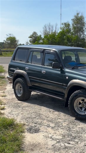 Benz GT Customs on Instagram: "Toyota Land Cruiser 80 series: Repair and repaint with custom mix metallic dark green.#GTCUSTOMS#WA8746618#💚💚💚"