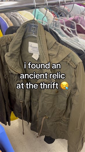 RIP green army jacket days 😔 #greenarmyjacket #throwbackfashion #thrifting