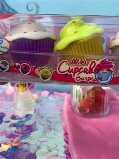 Mini Cupcake Surprise Unboxing: 90s Nostalgia