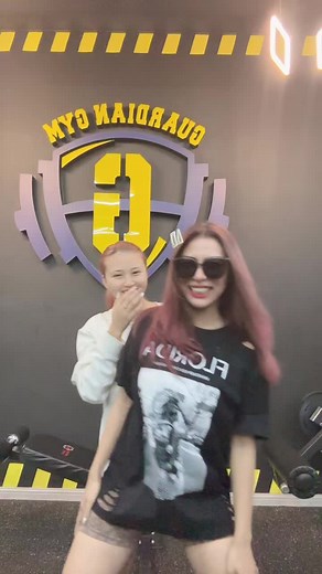 Playful Gym Interaction: Fun Workouts in Modern Setting