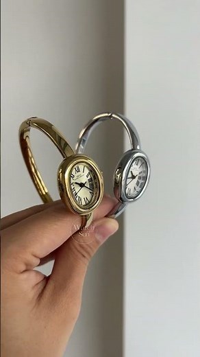 Vintage-Inspired Gold Oval Watch for Women Roman Numeral Dial Bangle Watch