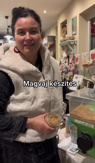 12K views · 168 reactions | 暈樂Igazi különlegesség a boltban: saját magvaj-készítő gépünk!  Nálunk egy különleges magvaj-készítő géppel dolgozunk, ami ritkaságszámba megy — így mindig friss, illatos és tiszta magkrém kerül a kezedbe.  Gyere és kóstold meg a különbséget! #boldogfold #csomagolásmentesbolt #magvajkesziteshelyben | Boldog Föld | Facebook