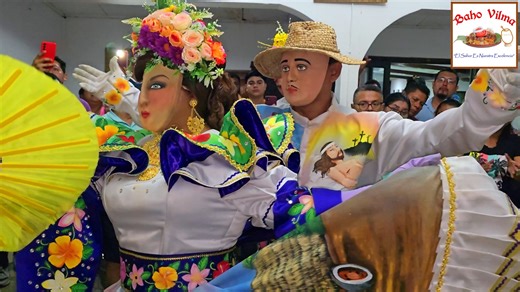 La pieza de marimba “La Concheña” es un homenaje musical a las mujeres del municipio de La Concha, en Masaya, reconocidas por su laboriosidad y por mantener vivo un legado agrícola que define la identidad de su pueblo. Estas mujeres, símbolo de constancia y orgullo, cultivan piña, pitahaya y cítricos, frutos que no solo sostienen la economía local, sino que también representan la fertilidad, la abundancia y la conexión profunda con la tierra masayense. En los escenarios folklóricos, “La Concheña