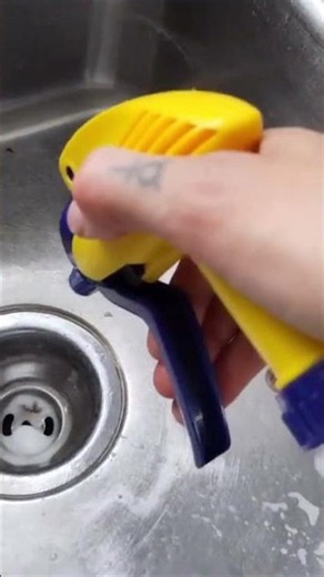 Ever had a stinky drain? Here's what to do! #cleaningtips #cleanwithme #cleaninghacks