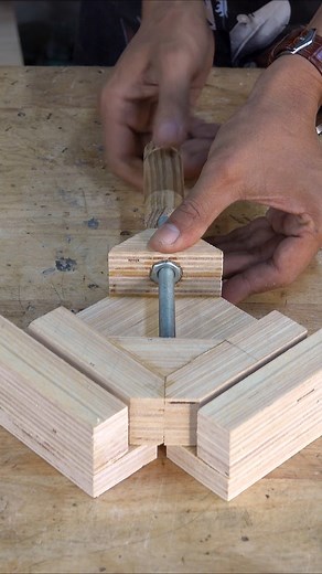 23K views · 386 reactions | DIY Wooden Clamp Corner Technique #corner #woodclamp #technique #maker #woodwork #woodworking #woodcraft #press #driller #carpentry #carpenter | Woodworking Ideas | Facebook