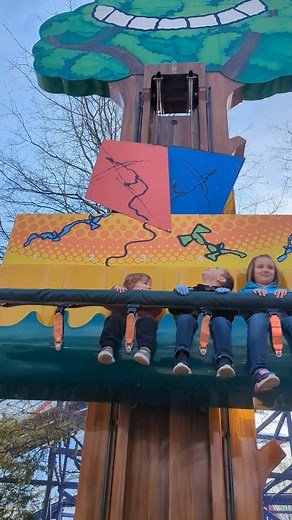 5.7K views · 37 reactions | Up & Down on the Kite Eating Tree! What a fun ride for the little ones! #carowinds #campsnoopy #kids #fun #zamperlarides #fypシ゚ #reelsvideo #amusementpark #kidfriendly #charliebrown #peanuts #reels | Carowinds Fans Only | Facebook