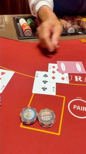 Splitting 3’s and of course dealer flips the 11.. #blackjack #gambling #comedy #casino #vegas