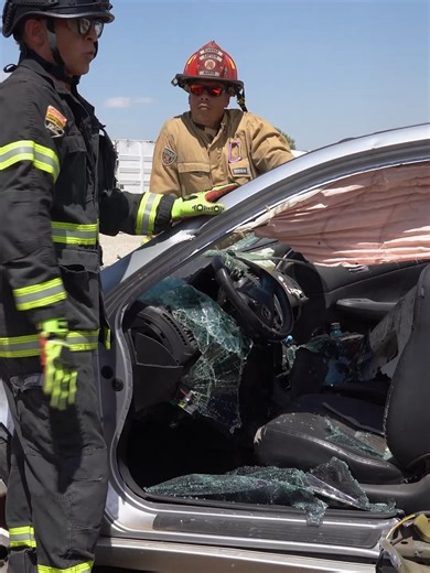 Raising the stakes (and the roof). 🚀 Space is your best friend on a heavy entrapment. Watch this controlled roof raise to lift the lid and give the medics the room they need to work. #RoofRaise #HeavyExtrication #Firefighters #ChopShop #RescueWork