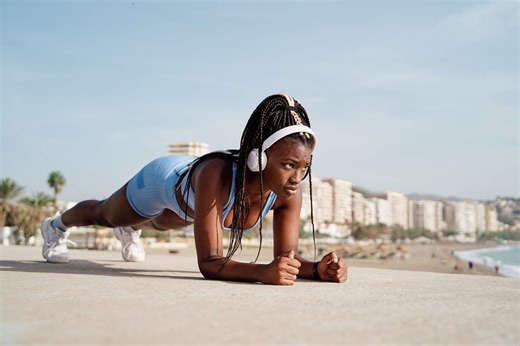 10 Exercises That Strengthen Your Core Better Than Pilates