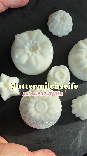 🫧 Muettermilchseifi mit nur 3 Zuetate⬇️🫧 Du bruchsch: 100 ml Muettermilch, 400 g Shea-Seifebasis & es paar Tröpfli Mandelöl. Seifebasis schmelze, alles vermische, in Förmli fülle, tröchne loh und fertig isch dini pflegendi DIY-Seifi für empfindlichi Haut. ✨ #muettermilch #diyseifi #naturkosmetik #mamablog #babyhaut