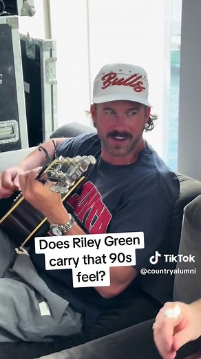 Riley Green: Authentic Country Music Experience